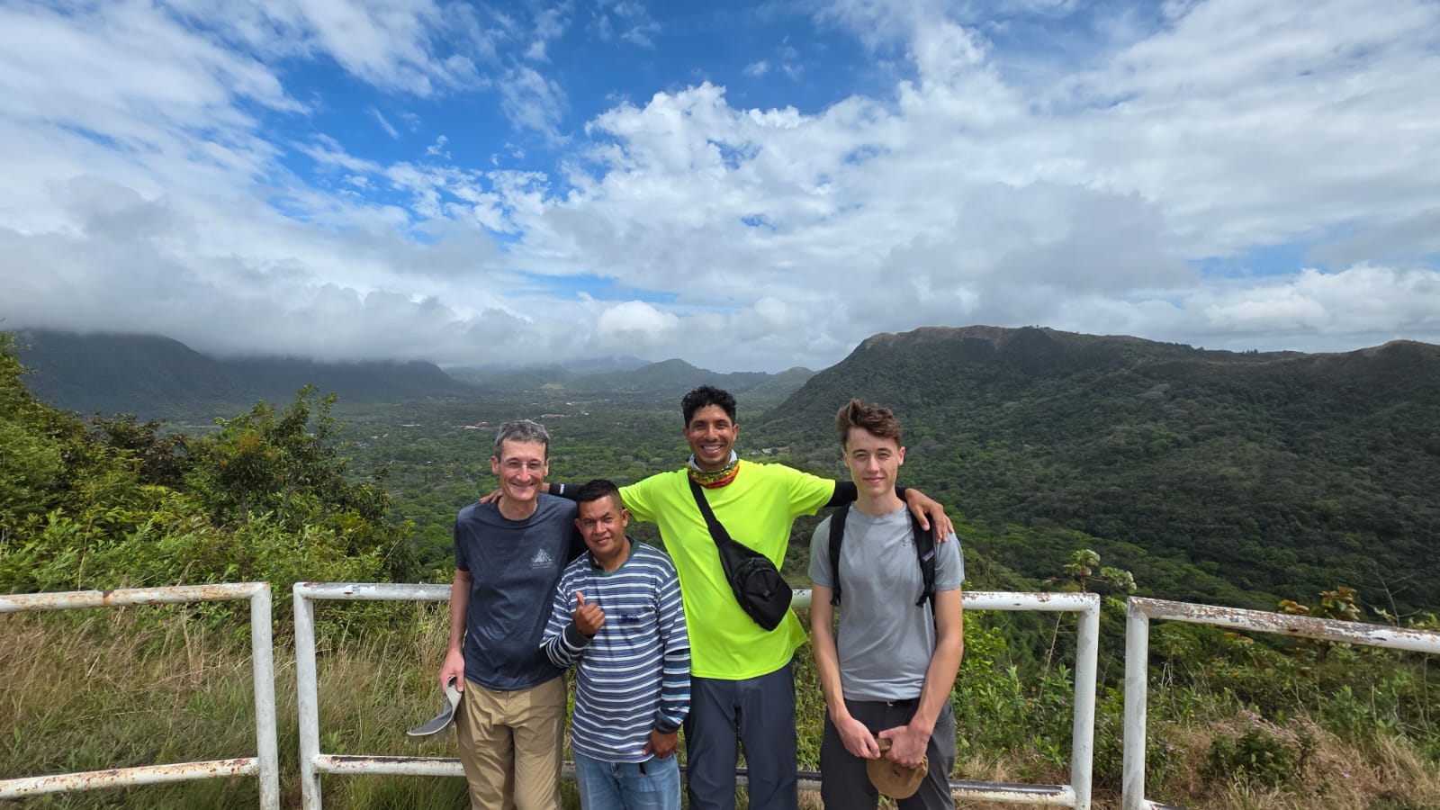 Family on a private Panama tour