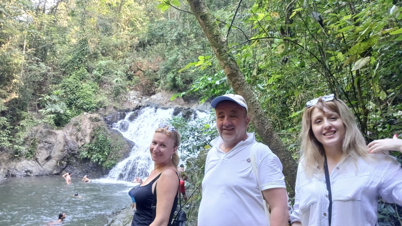 Family on a private Panama tour